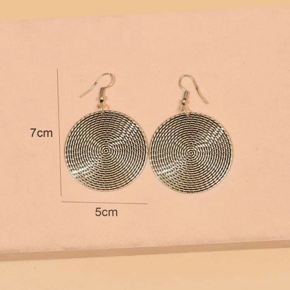 Gold textured Disc earrings - Picture 5 of 5